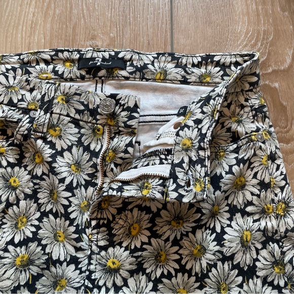 7 For All Man Kind Lazy Daisy Jeans - Picture 5 of 16